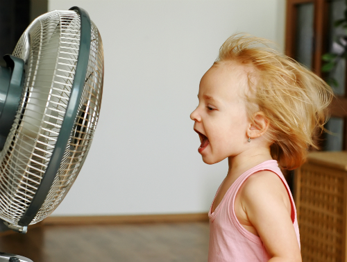 Cách phòng tránh bệnh do nắng nóng cho trẻ