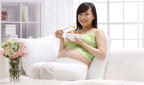 Phụ nữ mang thai nên ăn gì để con thông minh
