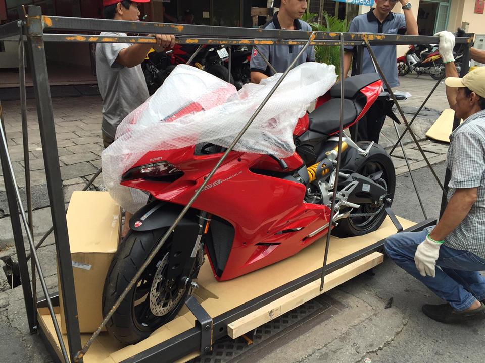 Đập thùng chiếc Ducati 959 Panigale đầu tiên tại Sài Gòn