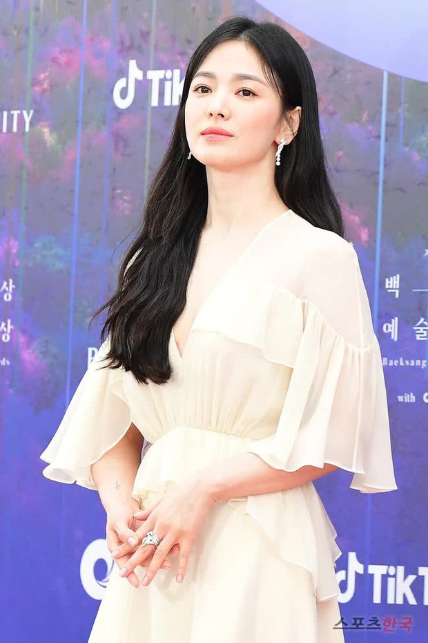 Hình xăm tinh tế của Song Hye Kyo