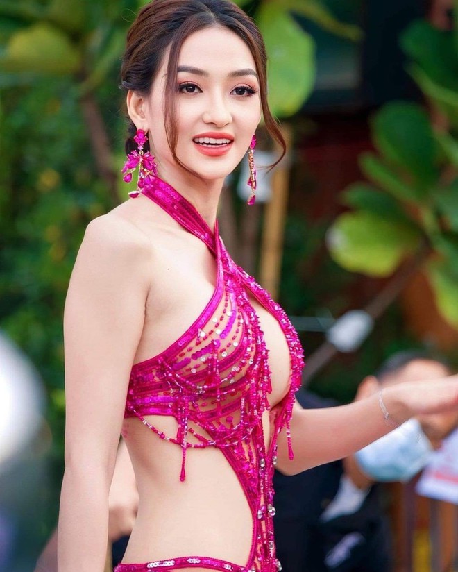 Phong cách thời trang của Á hậu Campuchia Pich Votey Saravody