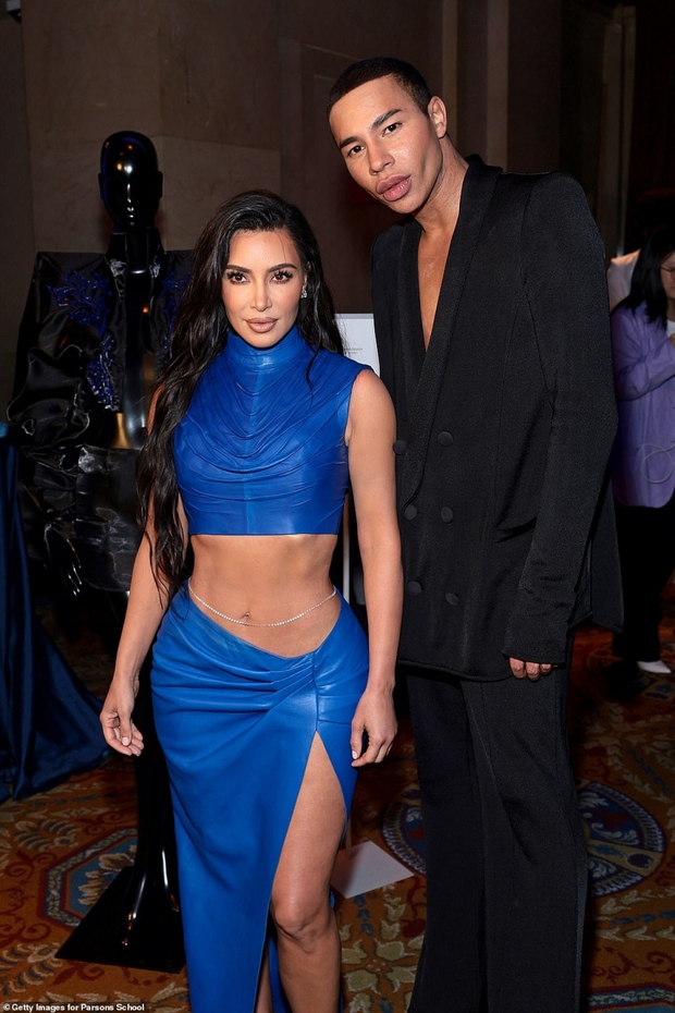 Sắc vóc quyến rũ của Kim Kardashian trên thảm đỏ Parsons Benefit