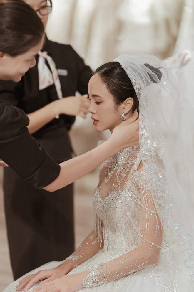 Chiếc váy cưới đẹp kiêu sa của cô dâu Vũ Ngọc Anh