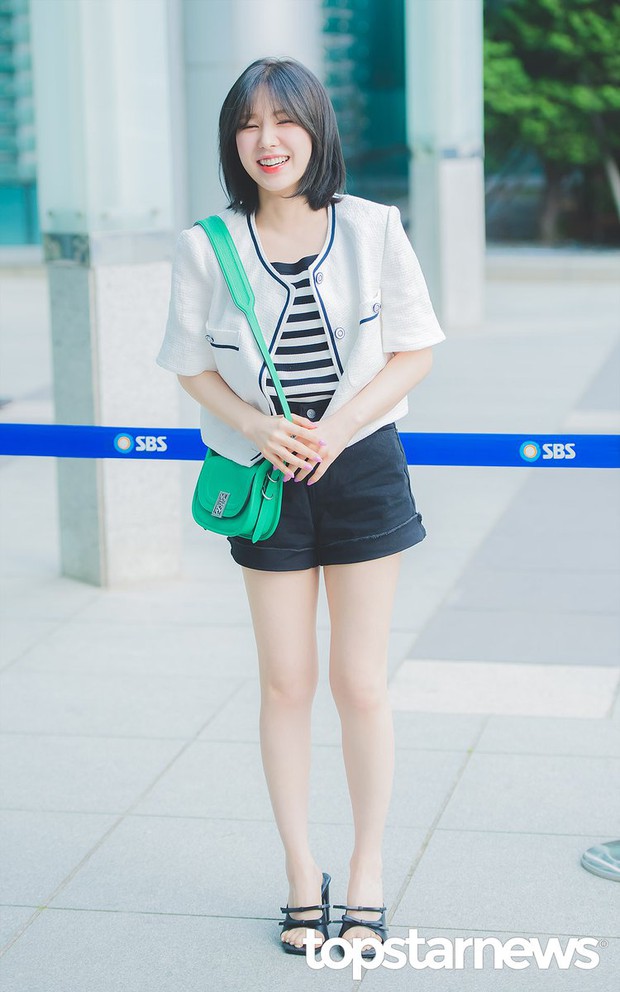 Diện thời trang trẻ trung với mái tóc ngắn như Wendy (Red Velvet)