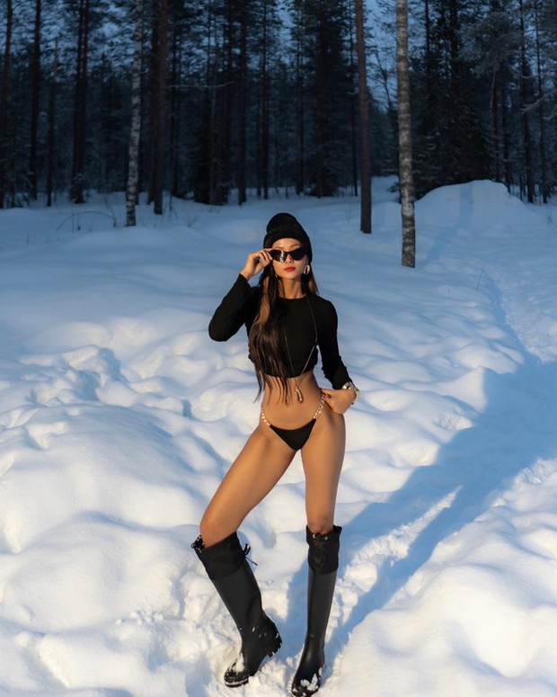 H‘Hen Niê diện bikini giữa trời tuyết trắng xoá 