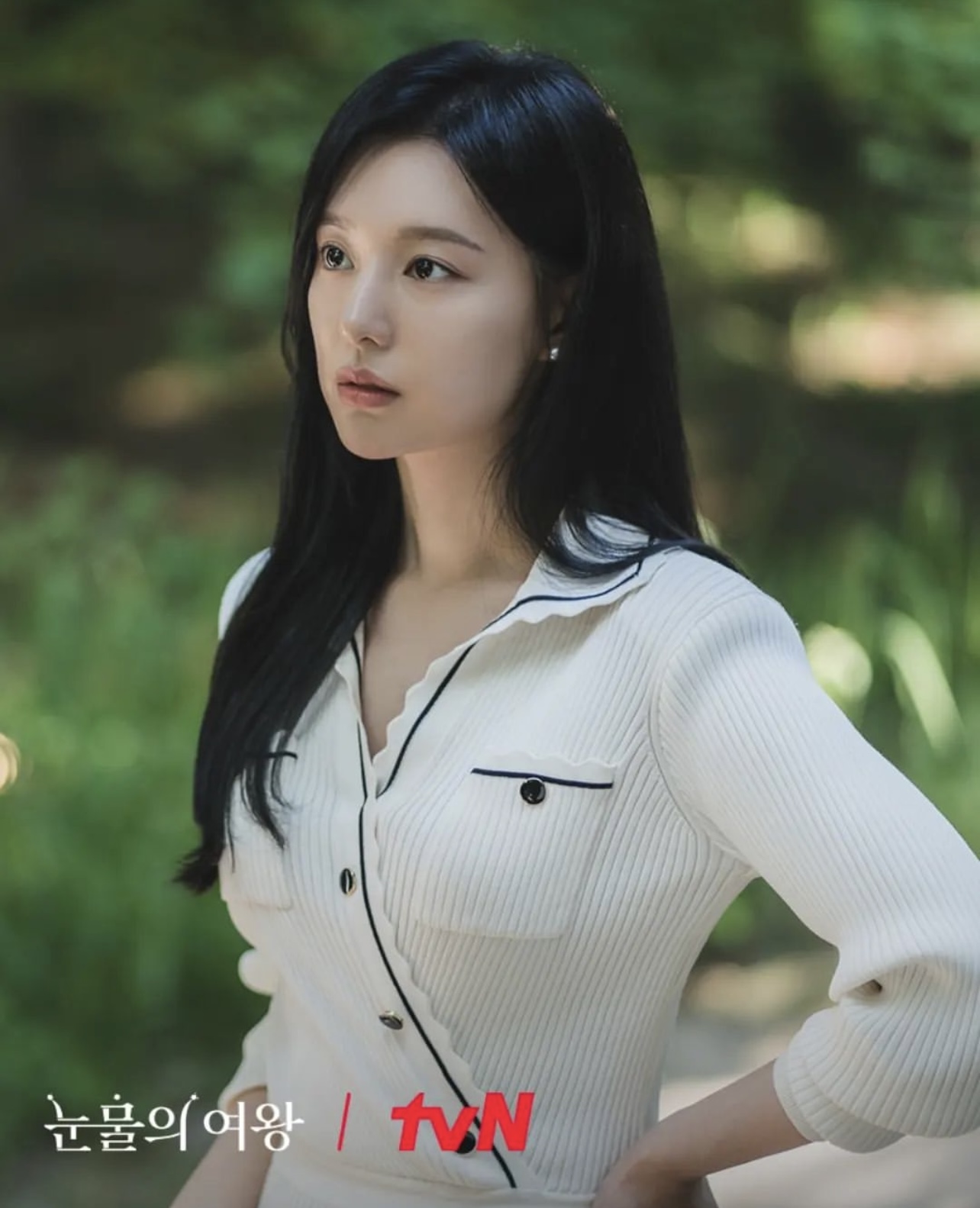 Kim Ji Won, Yoona hoá quý cô thanh lịch với mẫu áo blazer trắng