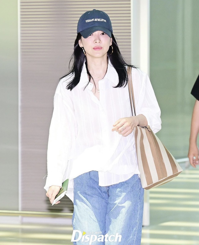 Outfit sân bay ‘10 điểm không có nhưng’ của Song Hye Kyo