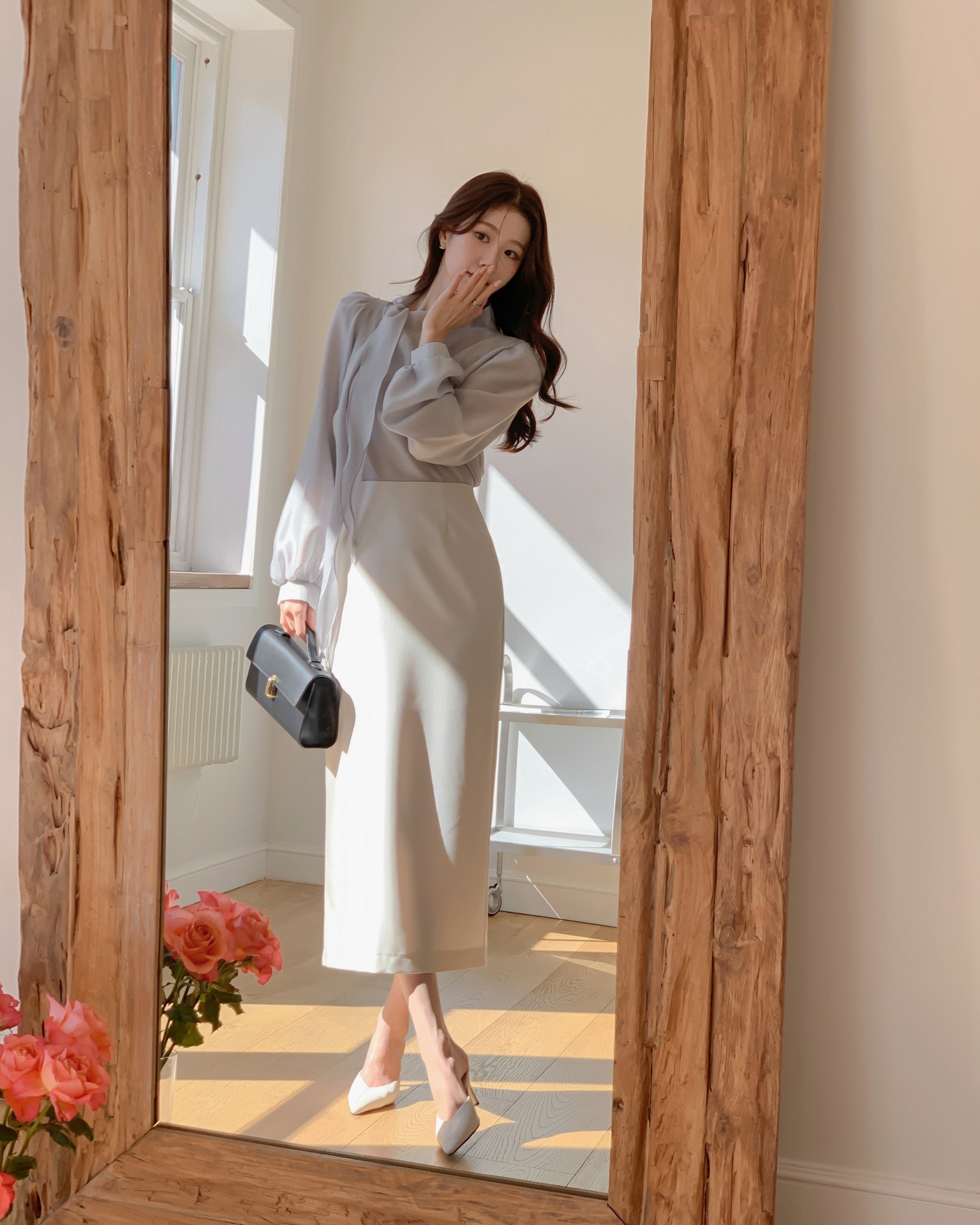 Diện chân váy suông tới công sở