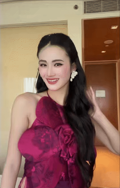 Hoa hậu Ý Nhi dịu dáng với mẫu áo dài cách điệu hoa 3D