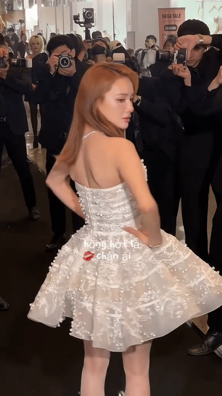 Nhã Phương chiếm trọn spotlight ở show của NTK Chung Thanh Phong