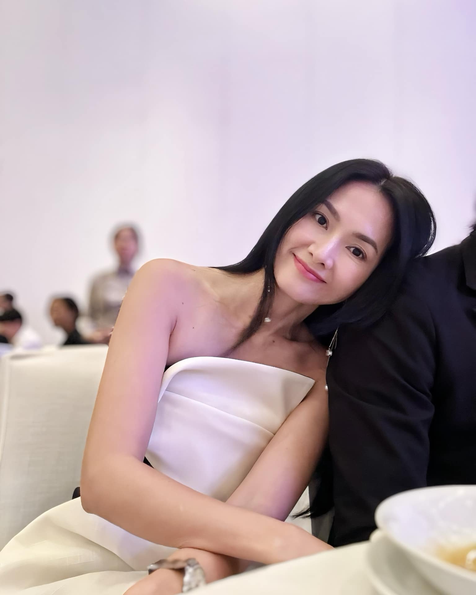 Nhan sắc siêu mẫu Anh Thư ở tuổi 43