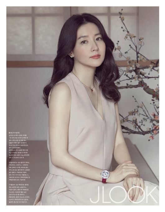 4 kiểu tóc gọn gàng, trẻ trung của Lee Young Ae