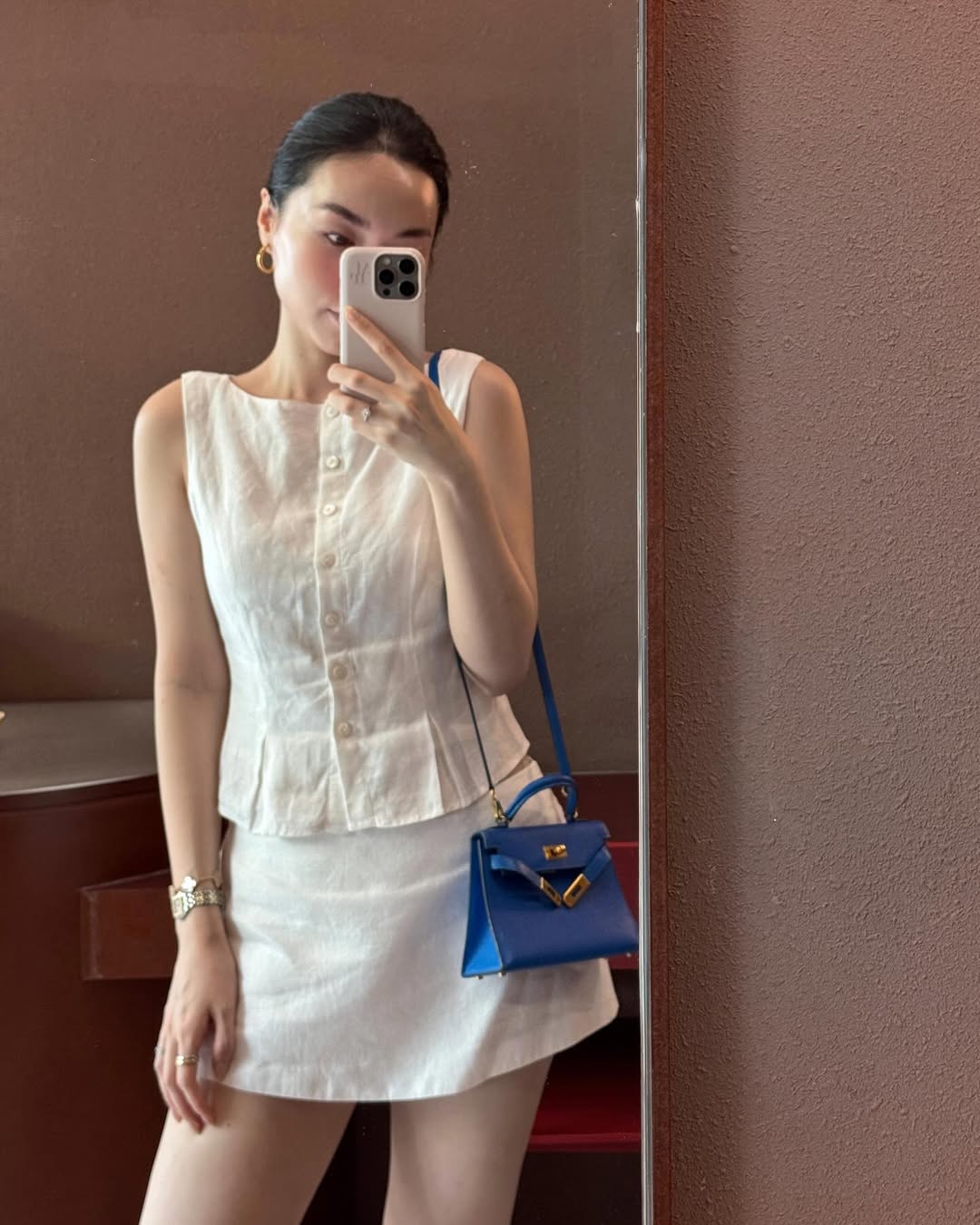 Trend diện đồ ‘nhạt như nước lọc’ phủ sóng MXH