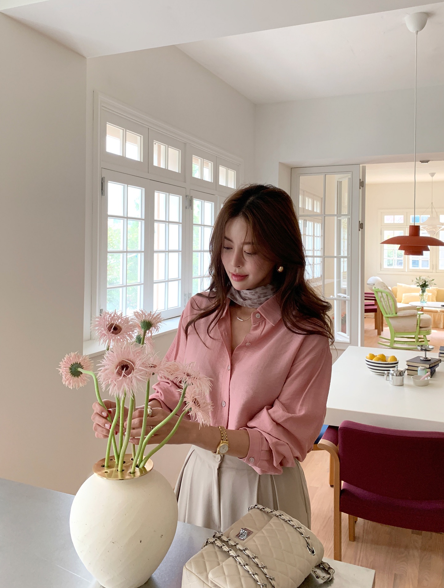 10 set áo sơ mi đẹp xuất sắc cho nàng diện khi thu sang